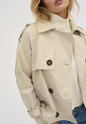 Куртка с накладнымит карманами