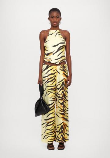 Топ на бретельках