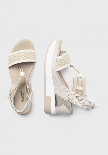 Босоножки на танкетке