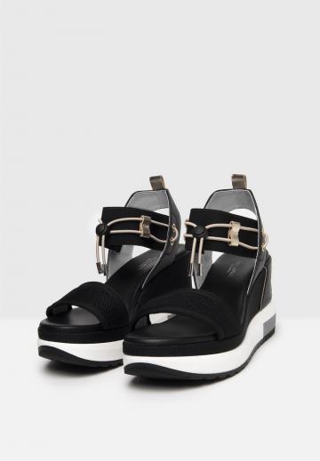 Босоножки на танкетке