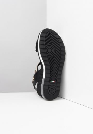 Босоножки на танкетке