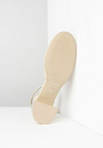 Туфли с ремешком