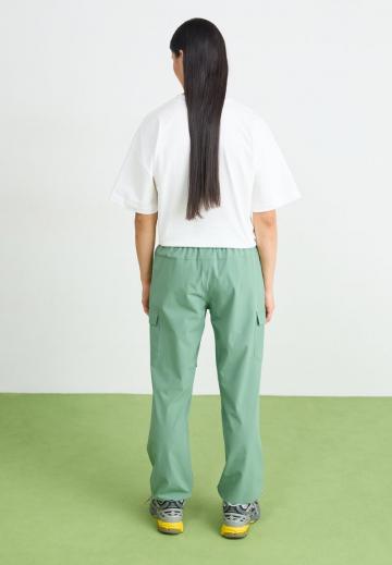 Брюки с накладными карманами