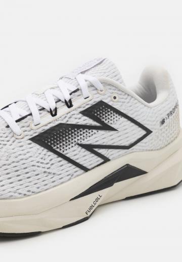 Беговые кроссовки