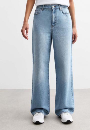 Клешеные джинсы