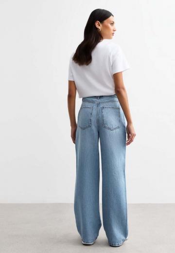 Клешеные джинсы