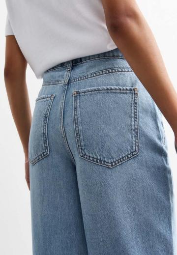 Клешеные джинсы