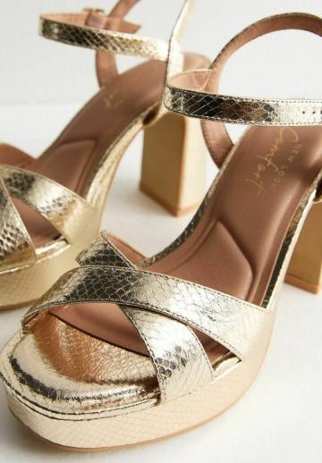 Босоножки на платформе