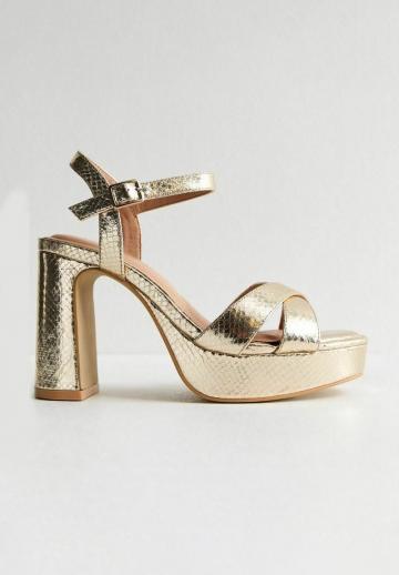 Босоножки на платформе