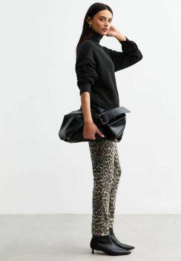 Прямые джинсы