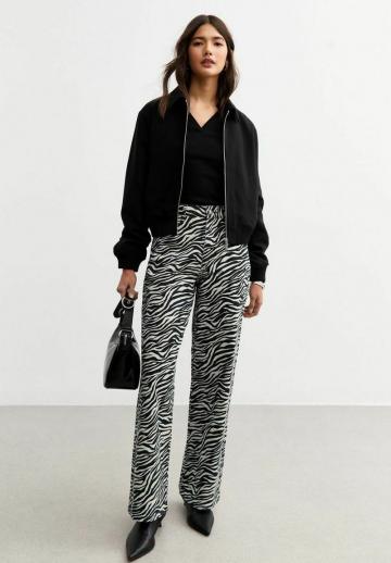 Прямые джинсы