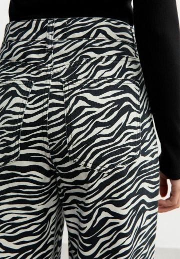 Прямые джинсы