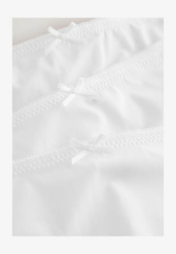 Трусы на бедрах