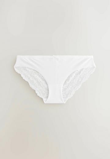 Трусы на бедрах