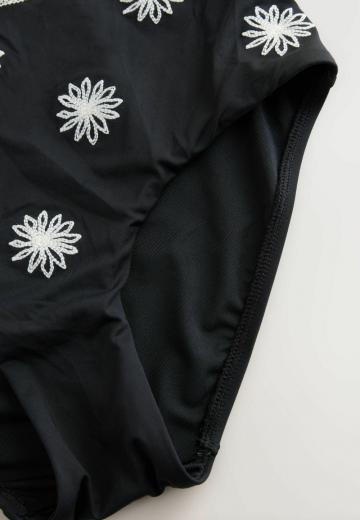 Слитный купальник