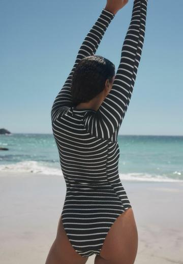 Слитный купальник