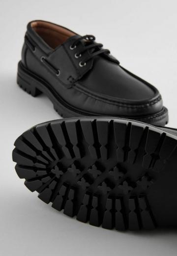 Ботинки на шнуровке