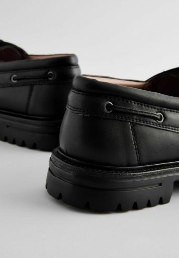 Ботинки на шнуровке