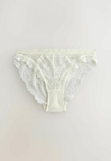 Трусы на бедрах