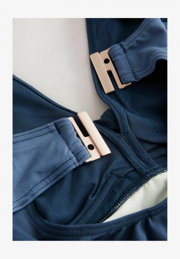 Слитный купальник