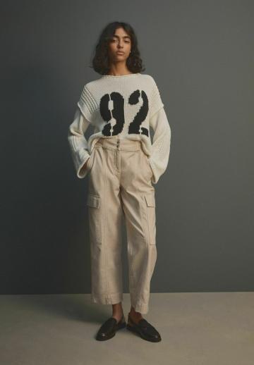 Брюки с накладными карманами