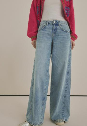 Клешеные джинсы