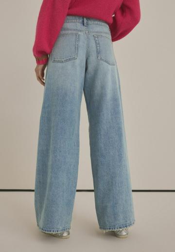 Клешеные джинсы