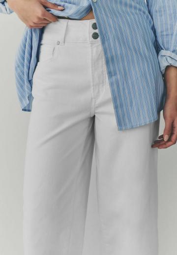 Короткие джинсы