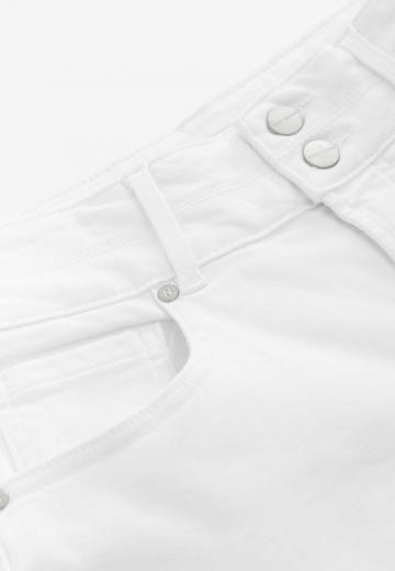 Короткие джинсы