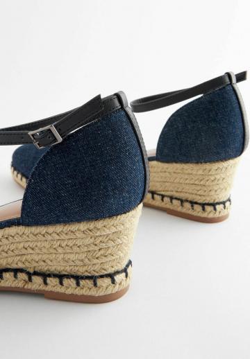 Туфли на танкетке