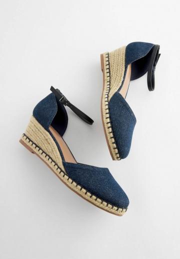 Туфли на танкетке