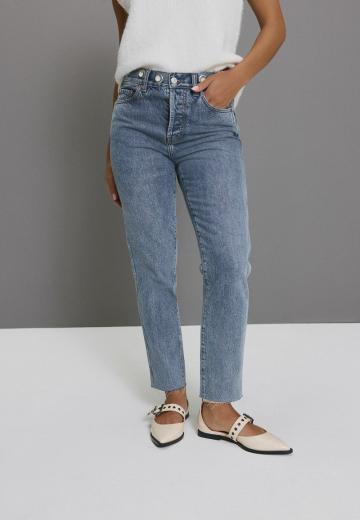 Прямые джинсы