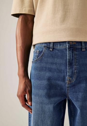 Прямые джинсы