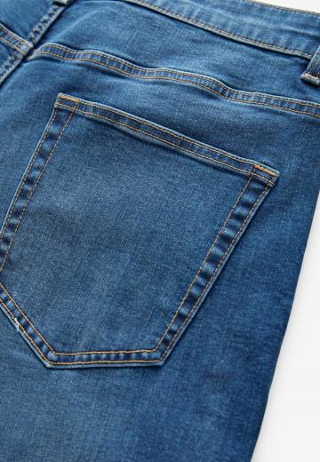 Прямые джинсы