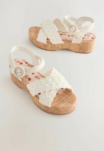 Босоножки на танкетке