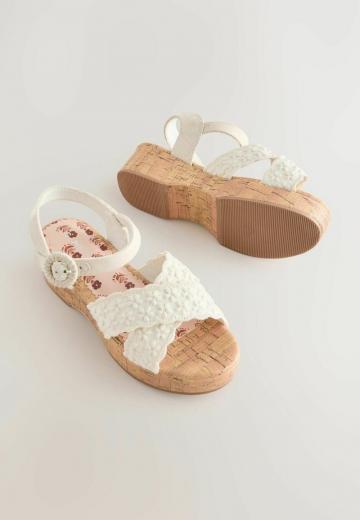 Босоножки на танкетке