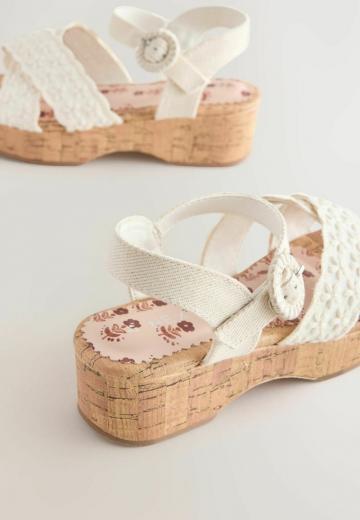 Босоножки на танкетке