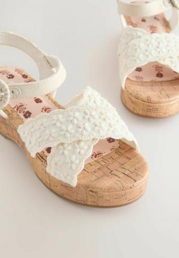 Босоножки на танкетке