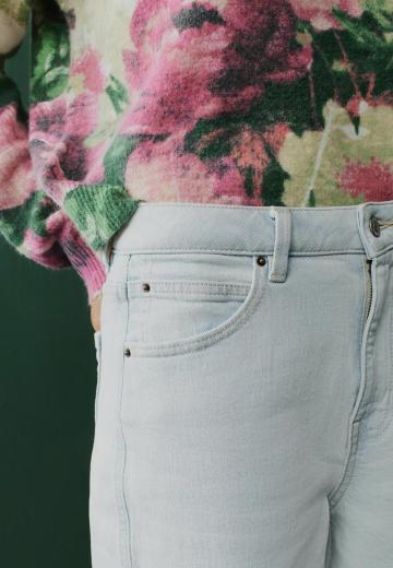 Короткие джинсы