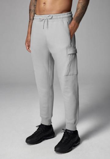 Брюки с накладными карманами