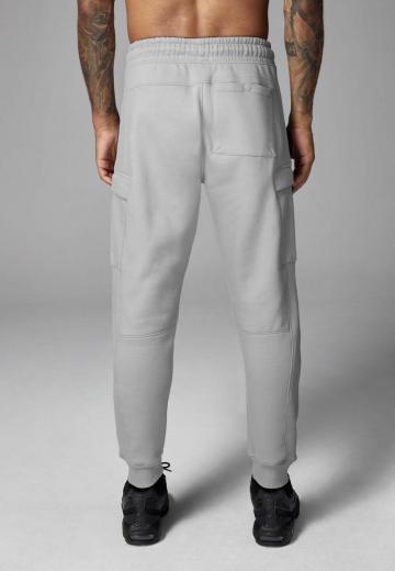 Брюки с накладными карманами