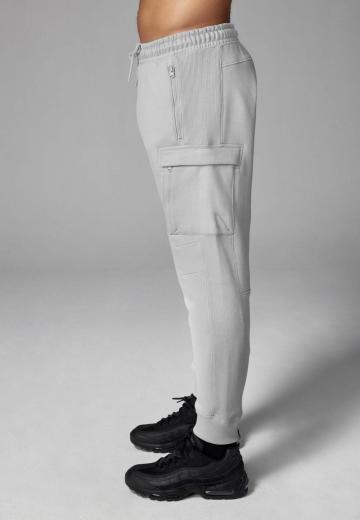 Брюки с накладными карманами