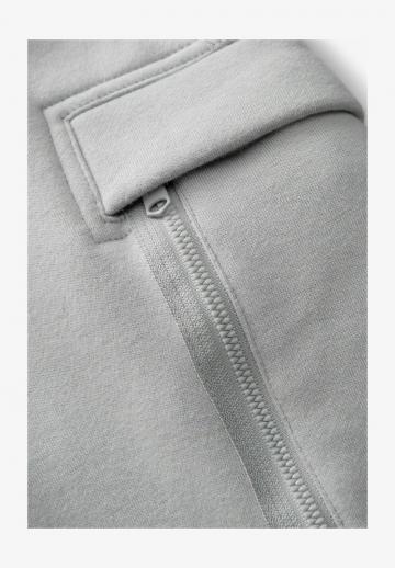 Брюки с накладными карманами