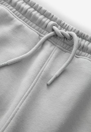 Брюки с накладными карманами