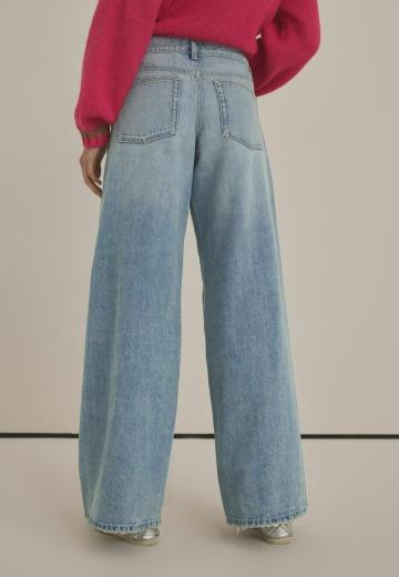 Клешеные джинсы