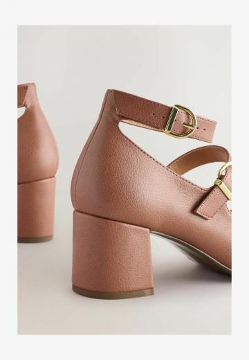 Туфли с ремешком