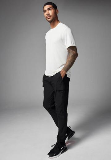 Брюки с накладными карманами