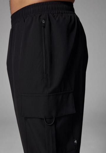 Брюки с накладными карманами