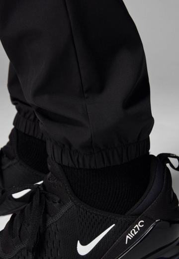 Брюки с накладными карманами