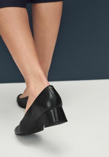 Туфли с высоким носом